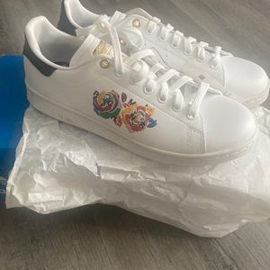White Adidas Stan Smith edition